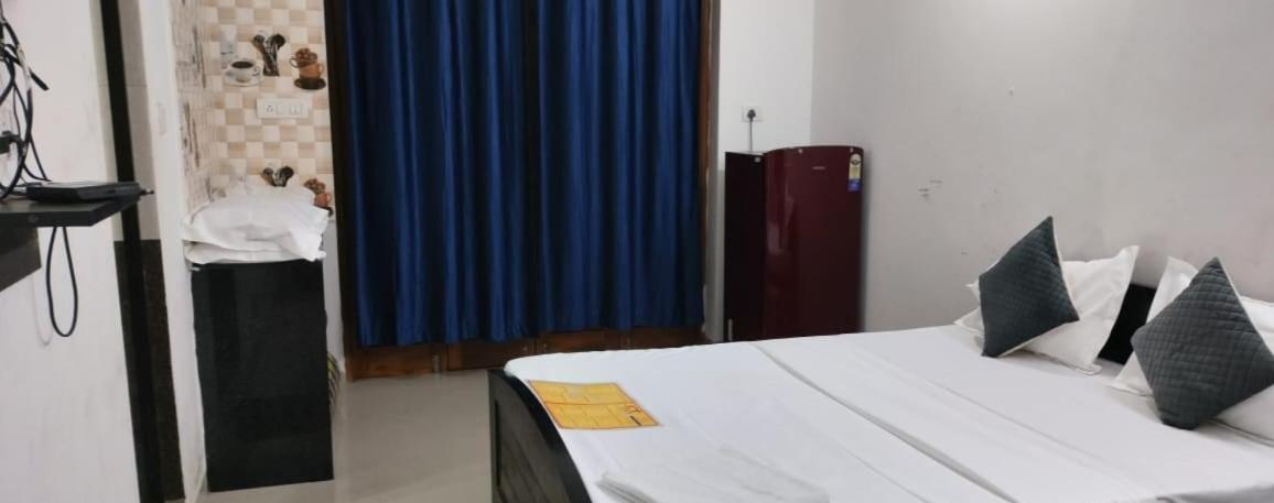 Hotel Explorer Calangute Esterno foto